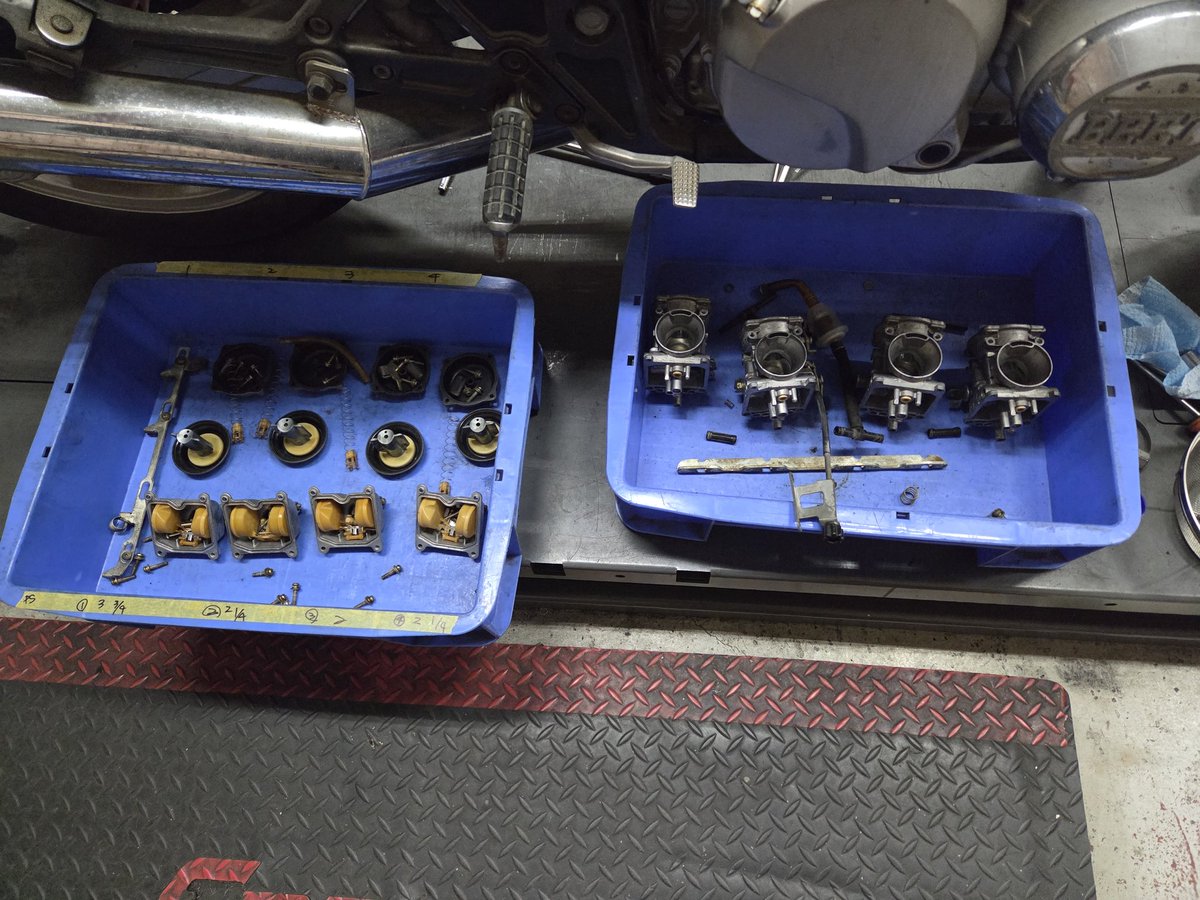 RambleMotorcyc1's tweet photo. ゼファー400エンジン不始動
引き上げて来ました。
キャブオーバーホールとマニホールド等の交換
部品待ちです。

#ramblemotorcycle #四国 #愛媛県 #松山市 #バイク屋 #修理 #kawasaki #カワサキ #ゼファー400 #キャブオーバーホール #mjバイク https://t.co/NSlcyLAas4