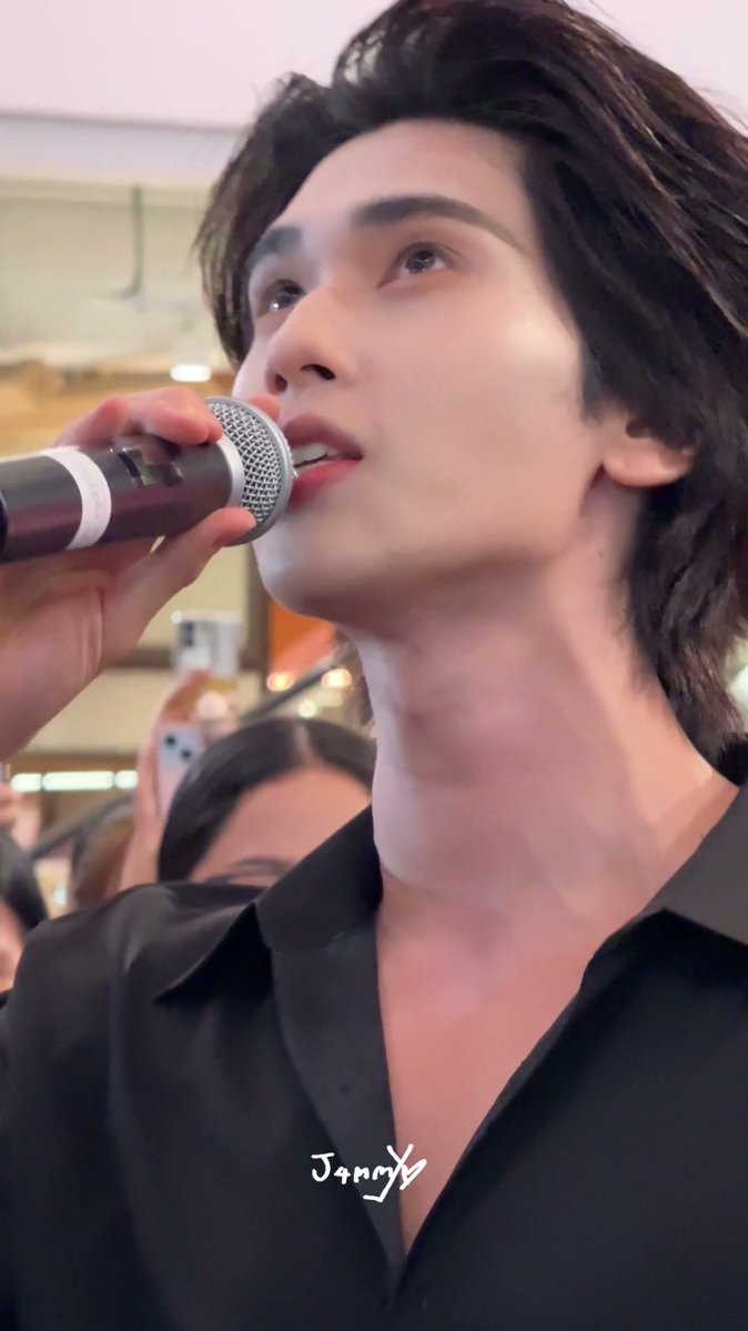 𝙚𝙨𝙩𝙚𝙧 ≈ saw JD irl ˚ʚ♡ɞ˚ tweet media
