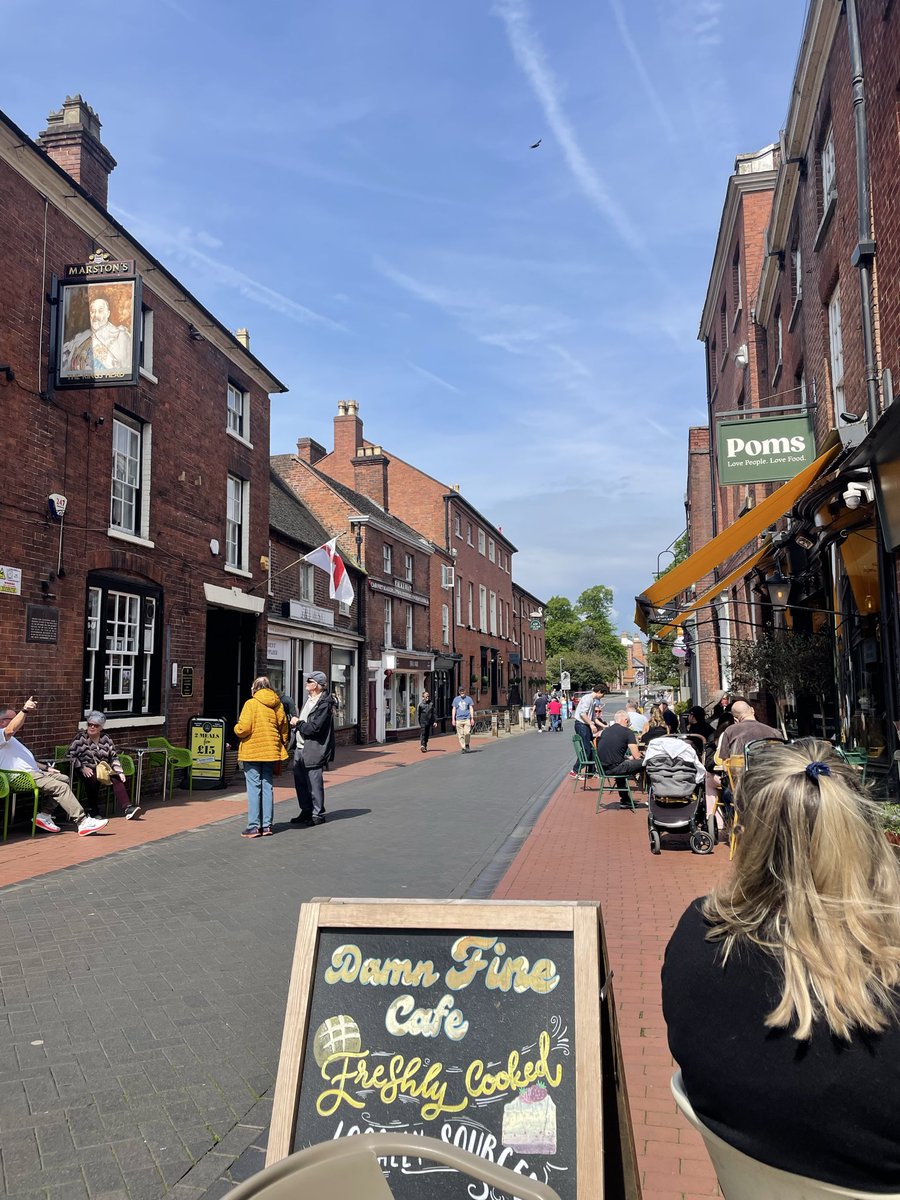 lichfield123's tweet photo. Just love Lichfield in the sunshine
#CathedralCity #UKTown #SunnyDays #LoveLichfield https://t.co/hkyZ6mQ2Qz