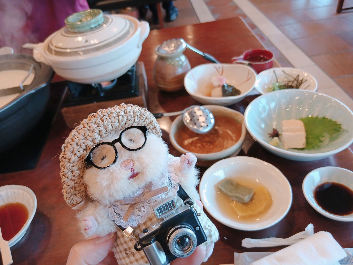 miwanomnom's tweet photo. GW旅行ふりかえり、その④🐹最終日
京都2泊目は、下鴨神社・平安神宮・清水寺へ行ってきたよ❗️
平安神宮の透明な御守りキレイだなあ✨
清水寺近くのお豆腐料理屋さんで湯豆腐と湯葉も堪能したよ🍴ウマ～っ🐹

#ぬい活
#はむにぎり
#ゴールデンウィーク
#京都 https://t.co/uD1vhu4r6e