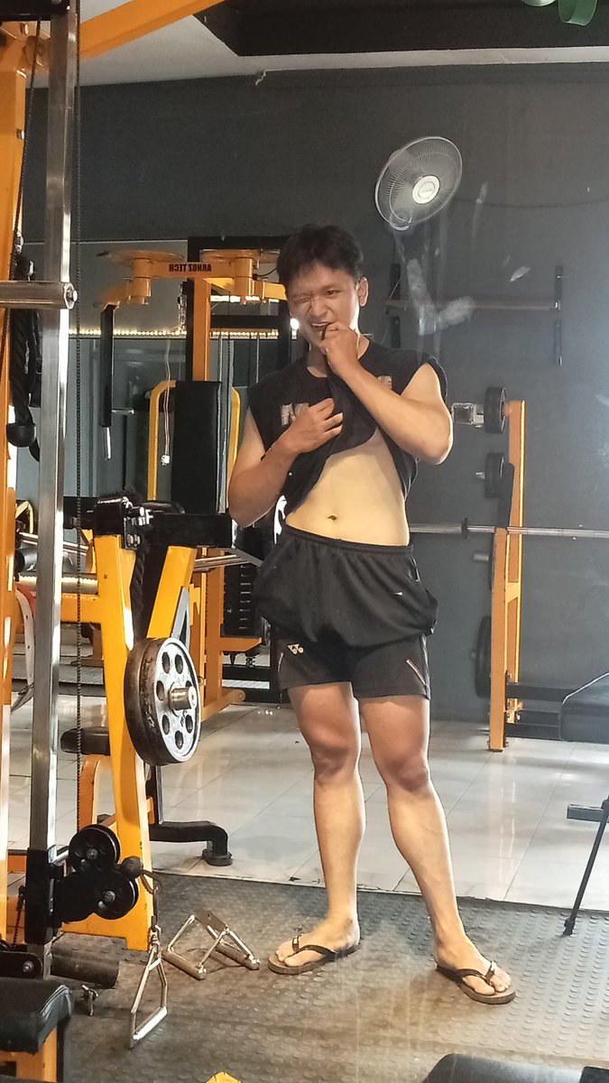 Mamas_sebs's tweet photo. Beruntung ga pernah skip leg(die) https://t.co/WsNEWd7tXO