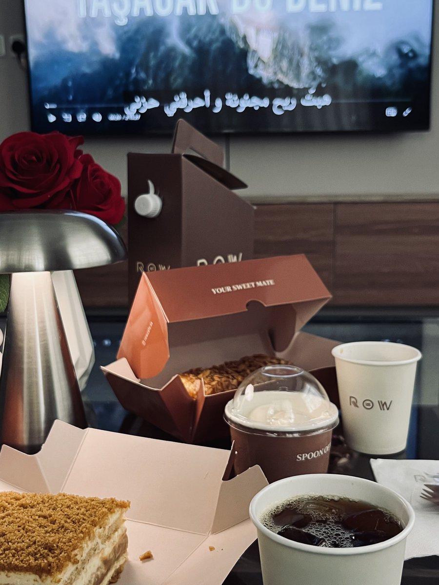 __iroy8's tweet photo. The best times are when you watch your favorite series with coffee : https://t.co/Ijc7HPomTH
