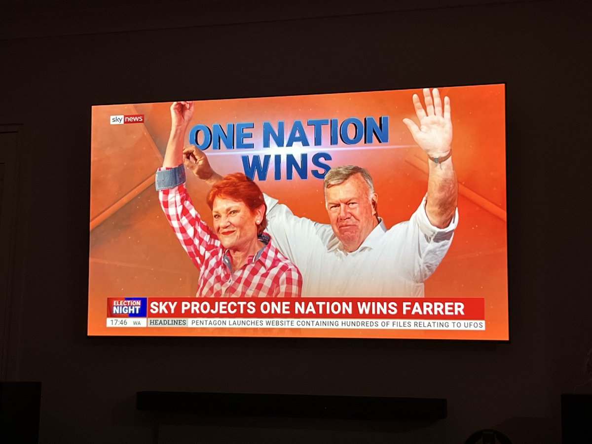 OzzieReviews's tweet photo. Oohhh yeah ๐ช๐ช๐ช
People have had enough of the majors!
#ozziereviews #farrer #bielection #onenation #hadenough https://t.co/lRT4D8vLcI