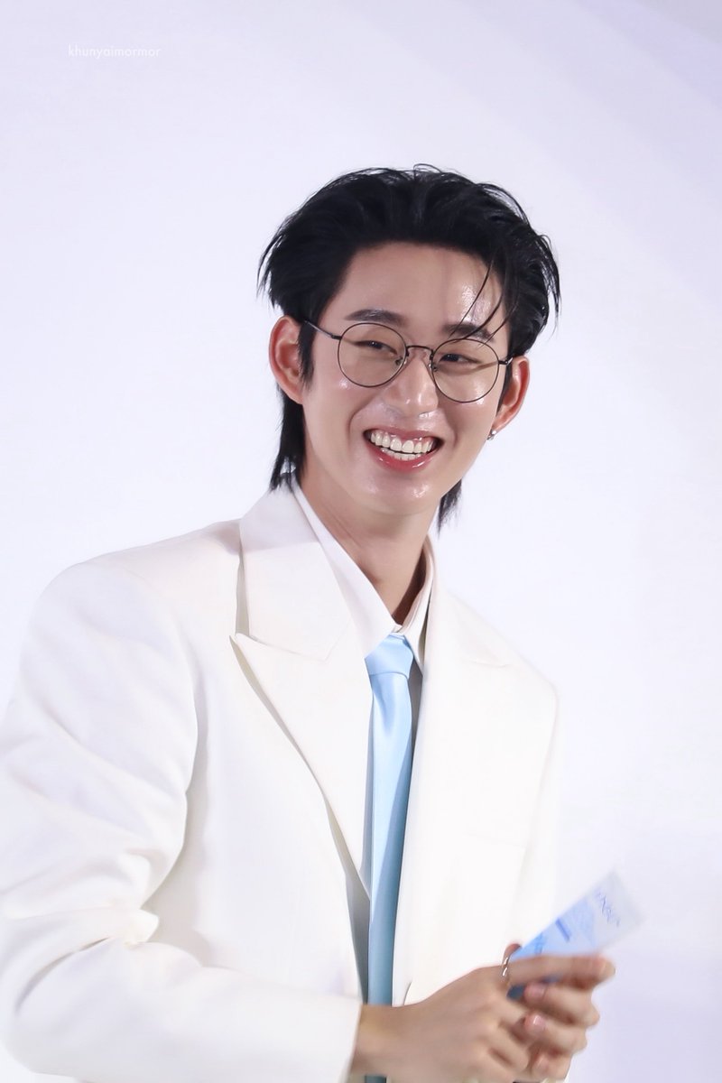 khunyaimormor's tweet photo. ยิ้มโชวอนนน 😁😄

EST x INGU FIRST PRESENTER 
#EstxINGU #est_rvp https://t.co/9ffYegMQK1