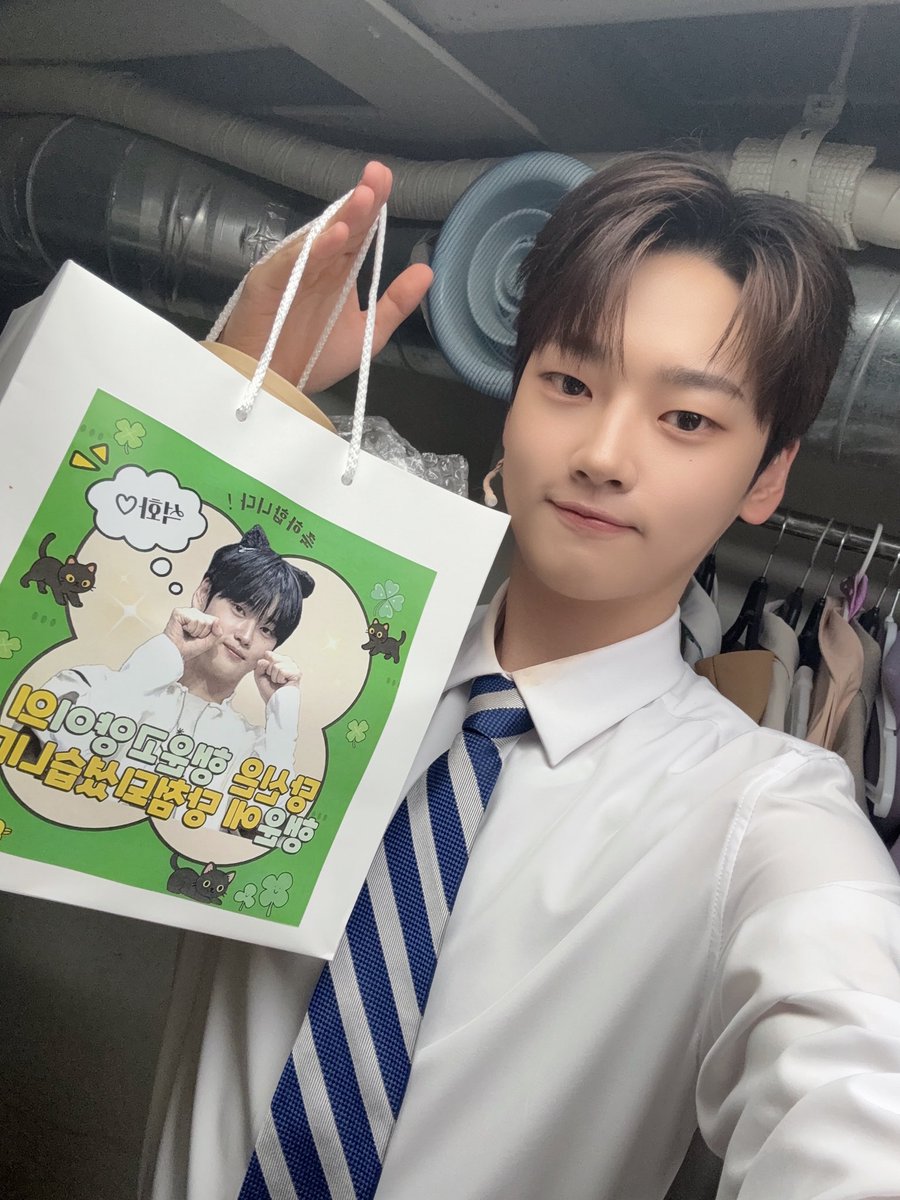 오늘의 행운고양이 행운 당첨 완료🐈‍⬛🍀

#위아이 #WEi
#강석화 #KANGSEOKHWA