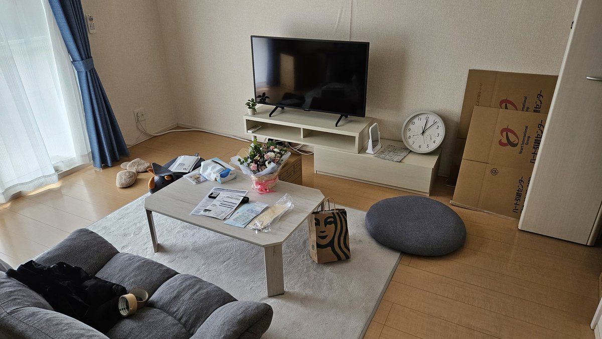 hkb53's tweet photo. 次男
転勤で約1年間、お世話になった部屋に別れを告げます。
店舗の仲間からの寄書きみて、良き仲間達に恵まれてたんやなぁ…と感じました。新天地で半年、そしてそこからまたまた移動で大変やけど頑張れ✊‼️ https://t.co/P8yDHKd3HX