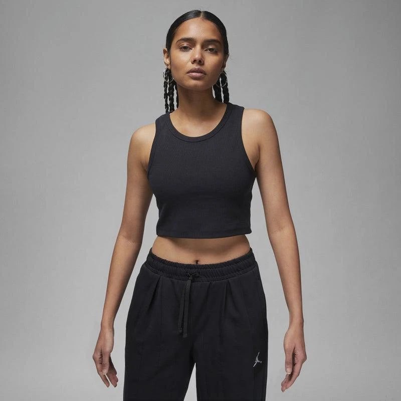 72994fc's tweet photo. i don’t think it’s the Jordan core cropped tank Because the cut and neckline aren’t the same. It will look like this ⬇️ if it was the jordan core cropped tank. https://t.co/gzYXlKtUM3