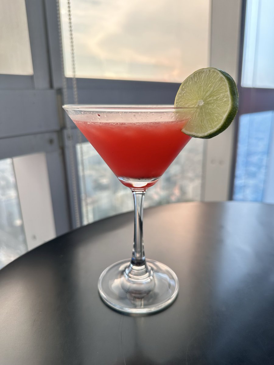 Pari_k1922's tweet photo. Strawberry daiquiri!! ❤️❤️❤️🍸 https://t.co/YoONTyLDz9