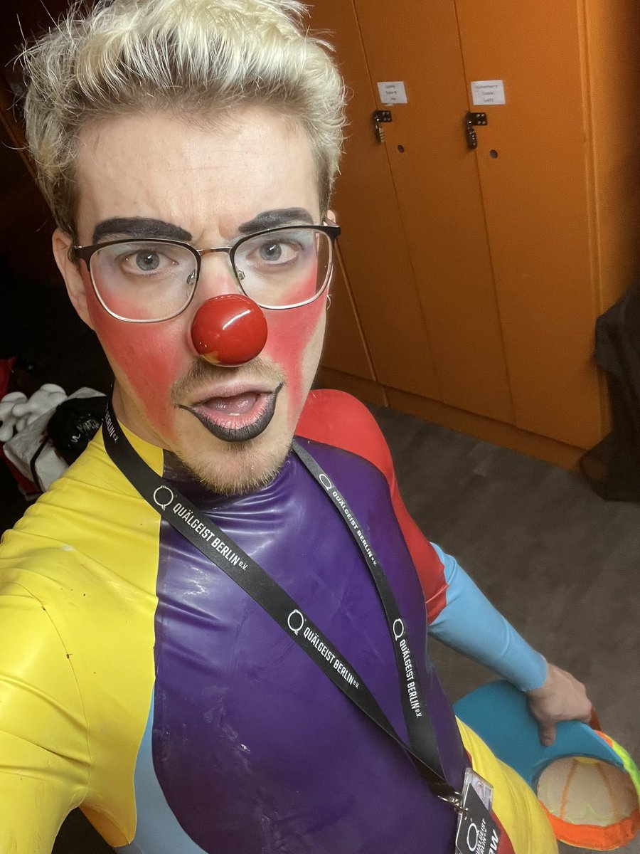 TStoater's tweet photo. Me after wiping cream, juice, cake and all manner mess off my whole body 🤣 https://t.co/iqdnglyspG