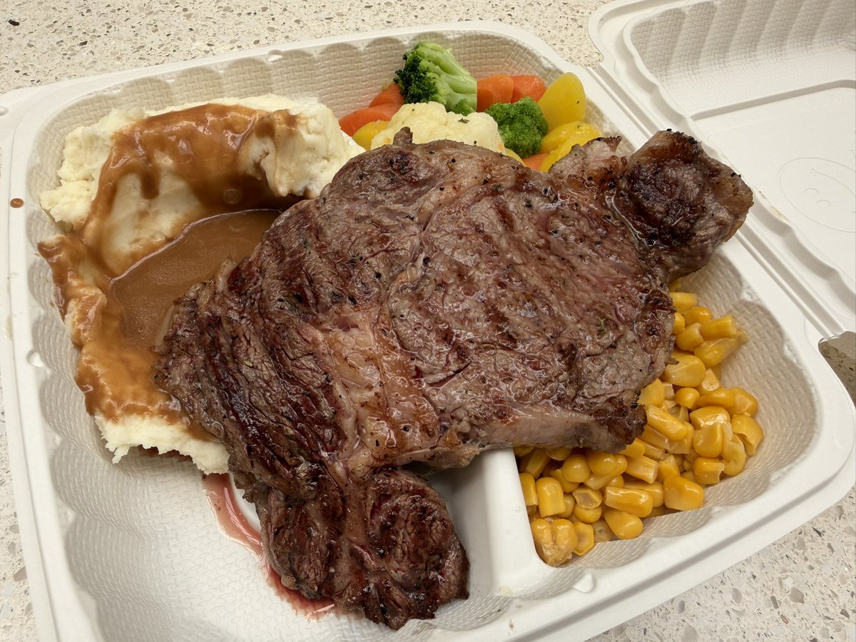 KI4_8's tweet photo. ご飯が美味しい🤤（日本円に換算してはいけません） https://t.co/Phe7VAr5EM