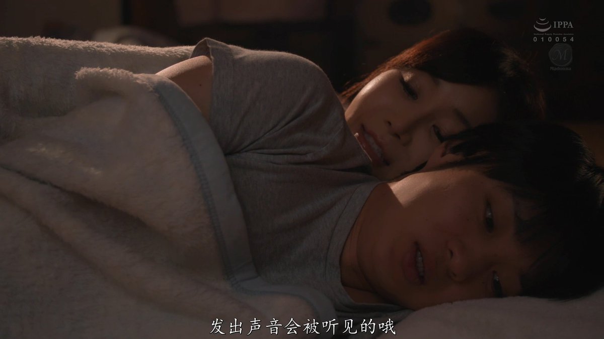 Liu702698's tweet photo. #精品 #人妻 #熟女 #剧情 #寝取 #被团系列 #大岛优香， 严格来说这一幕不算是被团系列，但有大岛这种��自动的姐姐手把手引导你鼓励你，还要什么自行车，旁边的同学就当不存在吧 No.14 https://t.co/h6lO7bfyRV