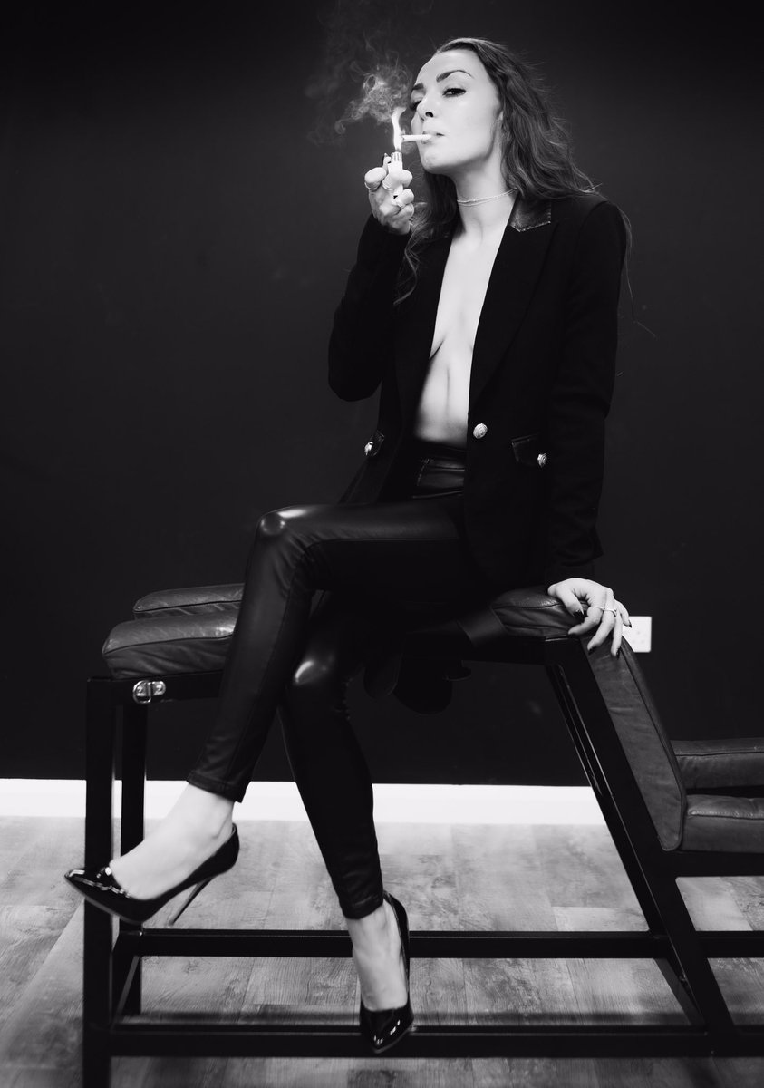 MarlowePhotogr's tweet photo. “Surrender your soul shot with @MissyJane420 at @vixenstudios 
#smoking #domme #goddess #beauitful #blackandwhite https://t.co/89XPIBXZp4