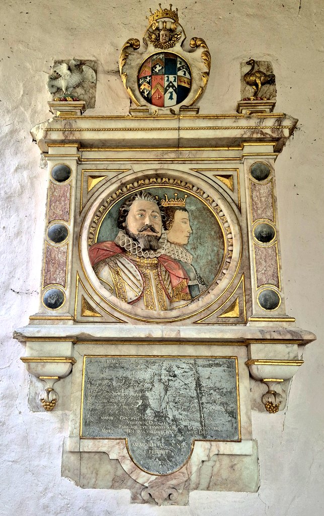 AlabasterMiss's tweet photo. Off on @ChurchesFest &amp; found myself seductively near to tiny Snarford &amp; its wholly unexpected #monuments to the St Paul family. Frances Wray appears twice, with her 1st husband George &amp; only child on the 2nd #tomb &amp; with her 2nd evil husband Richard on the 3rd. #LoveLincsChurches https://t.co/7f83RCDWgt