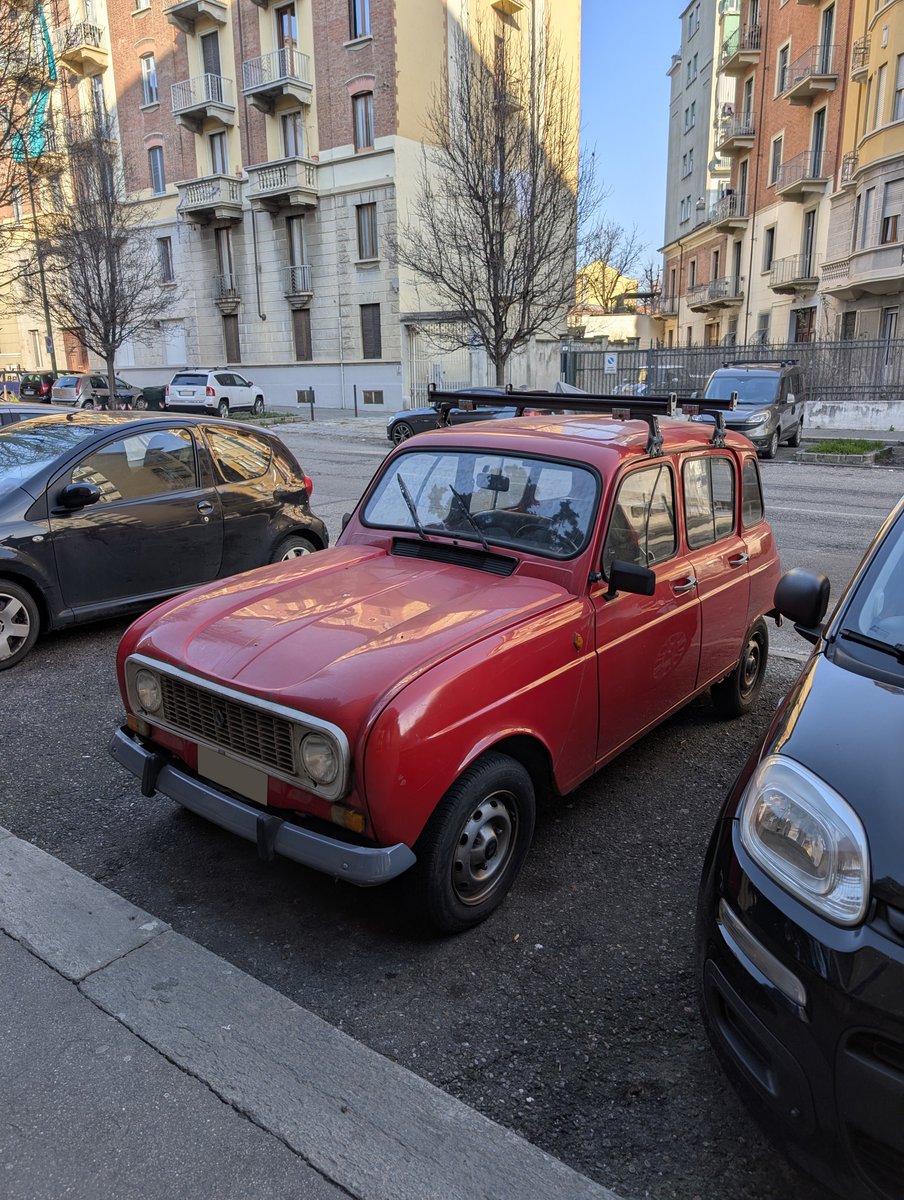 bartobonelli's tweet photo. In occasione dell'anniversario del ritrovamento del cadavere di Aldo Moro non posso non condividere l'avvistamento di questa Renault 4 rossa nel capoluogo sabaudo (non ho controllato il portabagagli) https://t.co/GAlk2Lddqm