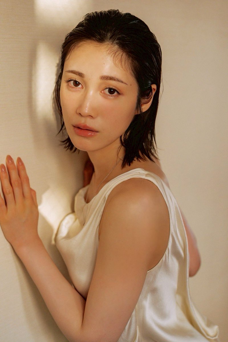 中村ゆりか写真集 『Yu LU ri NA』 5/20発売【公式】 (@yurika_n_book