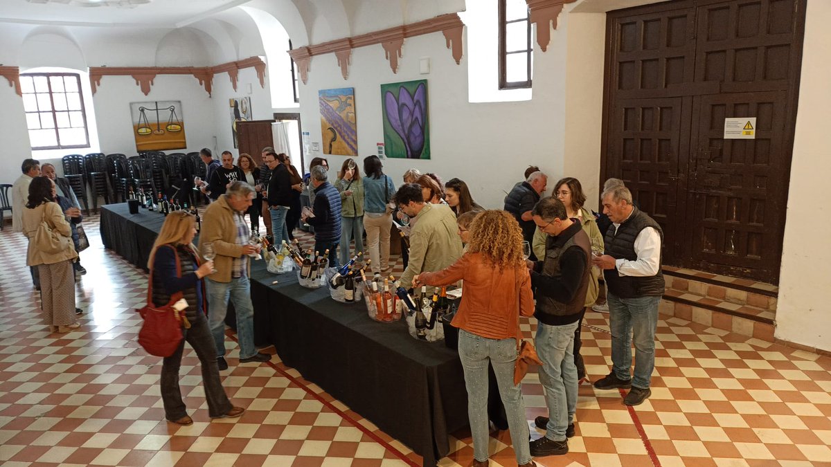 MoVinoDO's tweet photo. Ya se empieza a ver movimiento en las distintas DDOO.
#EnoturismoVINODO
@DOCigales @GetariakoTxakol @LaMancha_Wines @VinosdeUcles https://t.co/hEIngnmMU3
