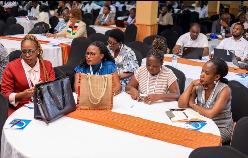 DEInitiative_'s tweet photo. Five of our Usisi Amandla Fellows also presented their policy papers during parallel sessions and engaged with stakeholders from institutions including the Office of the President, @OPMUganda and the @mofpedU, alongside participants from across Uganda and the African region. https://t.co/4Z6TOmiTdQ