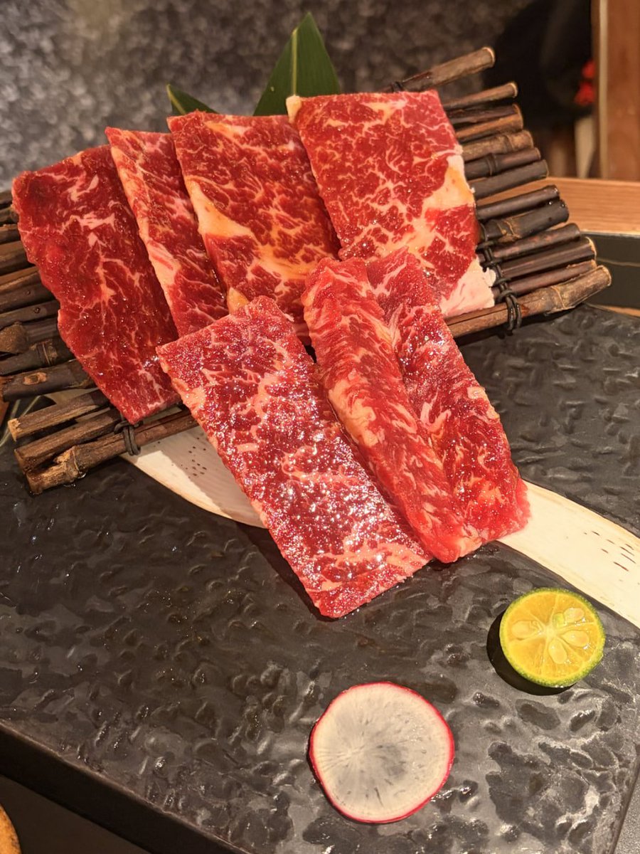 tyapotaro's tweet photo. おいしすぎて、牛肉を食べても太らないですよ!🤤 https://t.co/4gupxKWvIO
