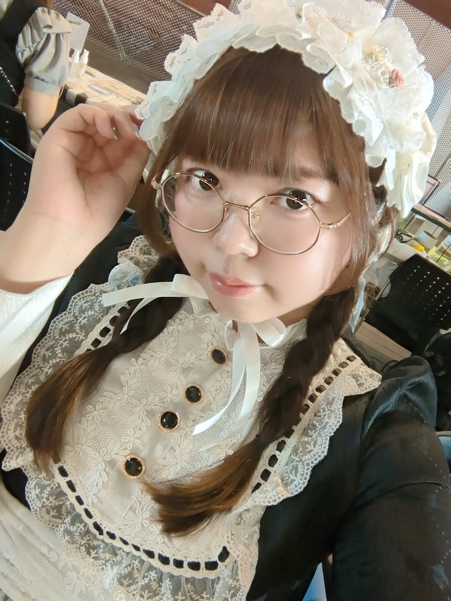 #メイド博 ありがとうございました🌹
たくさんの人に会えたし久しぶりに会えた人も多くてみんなといっぱい話せて写真集やグッズ買ってもらえてハッピー🥰めちゃ緊張してたから無事におわって良かった...！
素敵なイベントに参加できて幸せ😭✨
主催&amp;スタッフの皆さまも大変ありがとうございました🎀✨