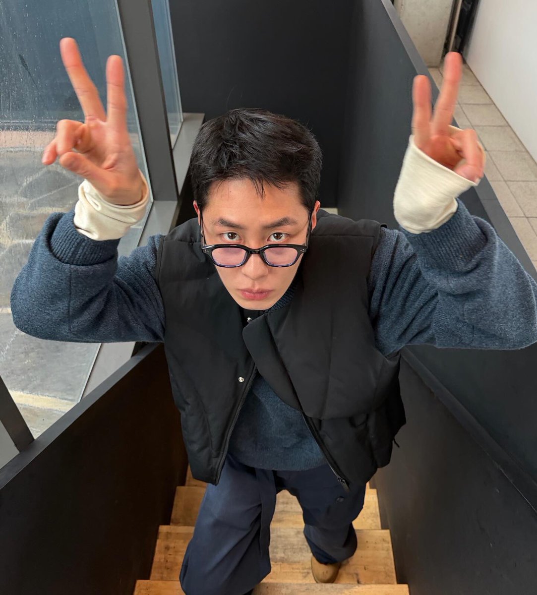 vvxxkrxxg's tweet photo. V밖에 안하는 이재욱아 생일축하해 💗✌️ https://t.co/5ncyagNiGJ