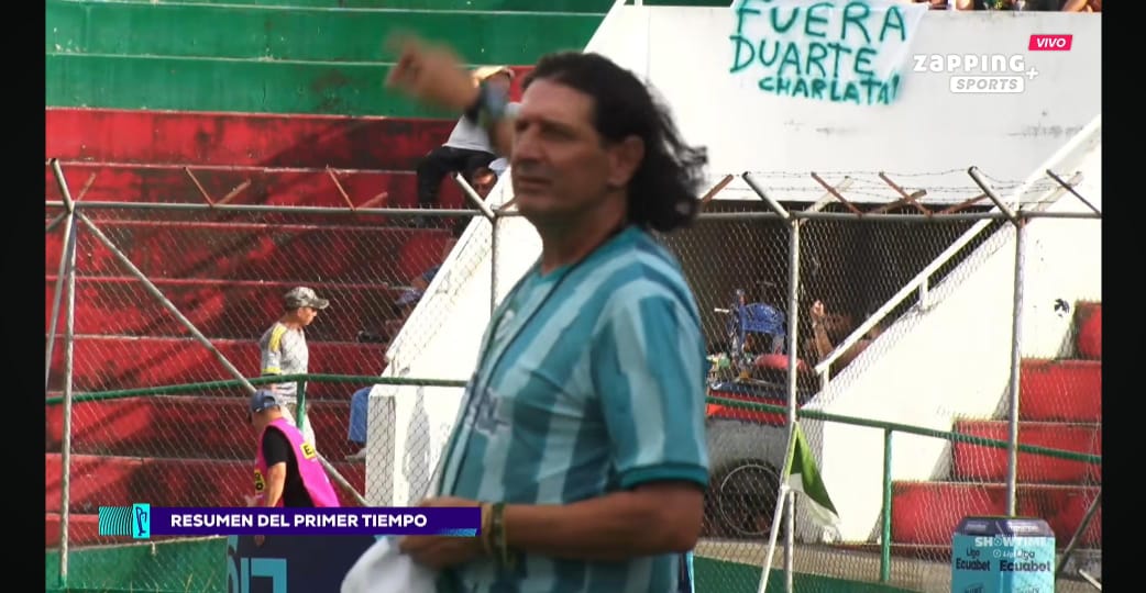 LDUPHincha's tweet photo. El descargo en la sur pidiendo la salida del D.T. 

¿La salida de Duarte mejora o empeora todo?
¿Directiva, jugadores o C.T.? 
¿Cuál es el verdadero problema en 🇳🇬#LDUP? https://t.co/KIrZiUkld3