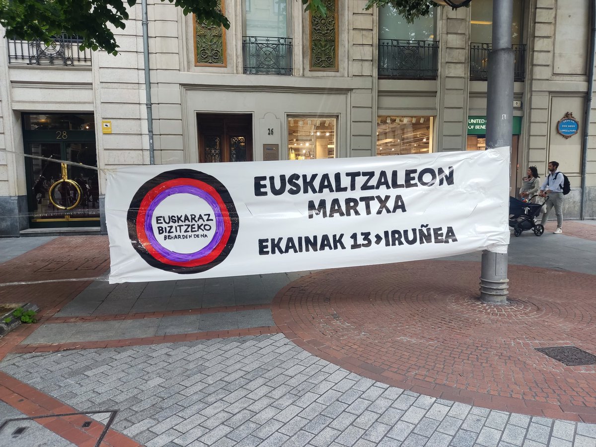 liherig's tweet photo. Gaur Bilbon, ekainaren 13an, Iruñean. Hemen gaude euskararen alde! #euskarazbizinahidut https://t.co/UtY6b3xP7a