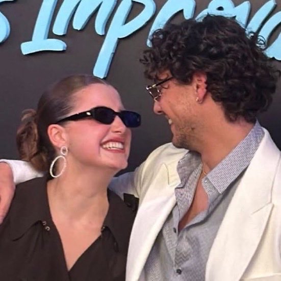 thinkerhannah's tweet photo. “the way they look at each other... the reverence with which he touches her... they're disgustingly in love, and anyone can see it.” https://t.co/bJckjkQBxn