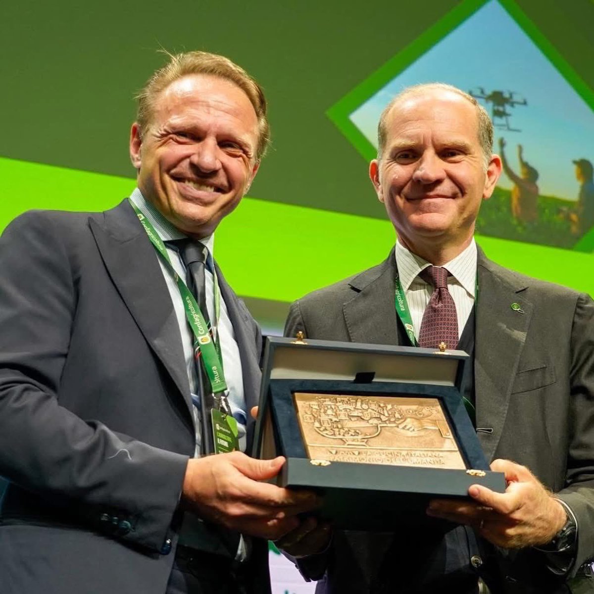 LucaLazzaro's tweet photo. Ieri e oggi a Milano con Confagricoltura per parlare di agricoltura, geopolitica e sicurezza alimentare.  

Oggi il cibo è anche sicurezza strategica nazionale. 🌱🇮🇹 https://t.co/hAlNLRZ7Ir