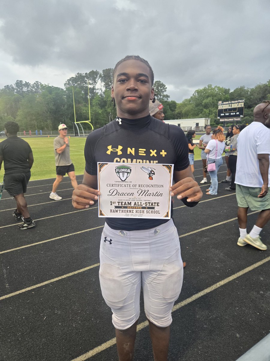 DracenMartin14's tweet photo. AGTG! Blessed to be named 1ST Team All-State!!! 
@BuchholzFB @GregDaniels_OL @LanceEtelkozi @CoachChuckB @KeiwanRatliff @ReidFlem40 @PrepRedzoneFL https://t.co/qHmIrFuPdc