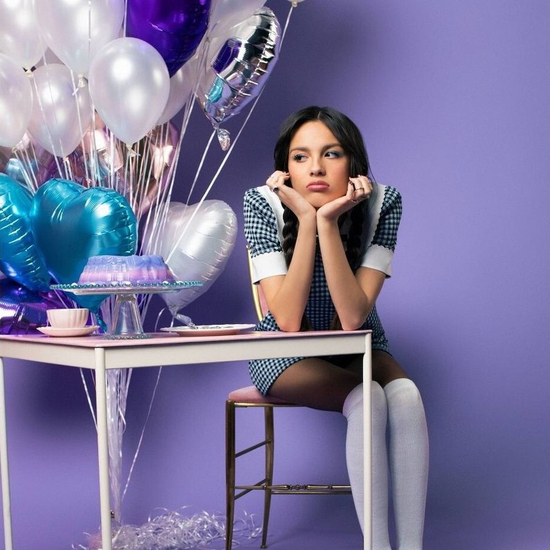 concepto tener 17 años y hacer un álbum violeta escrachando a tu ex