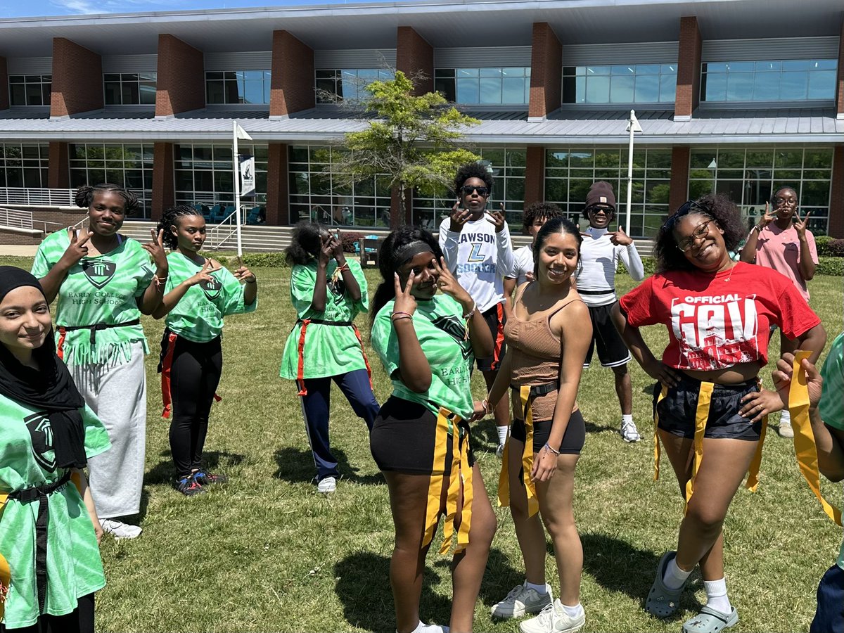 ECHS_MNPS's tweet photo. FIELD DAY 2️⃣0️⃣2️⃣6️⃣ ! 💚🤍 #ECHSLevelUp #HSDualEnrollment @NashvilleState @MetroSchools https://t.co/YWlik0BqBu