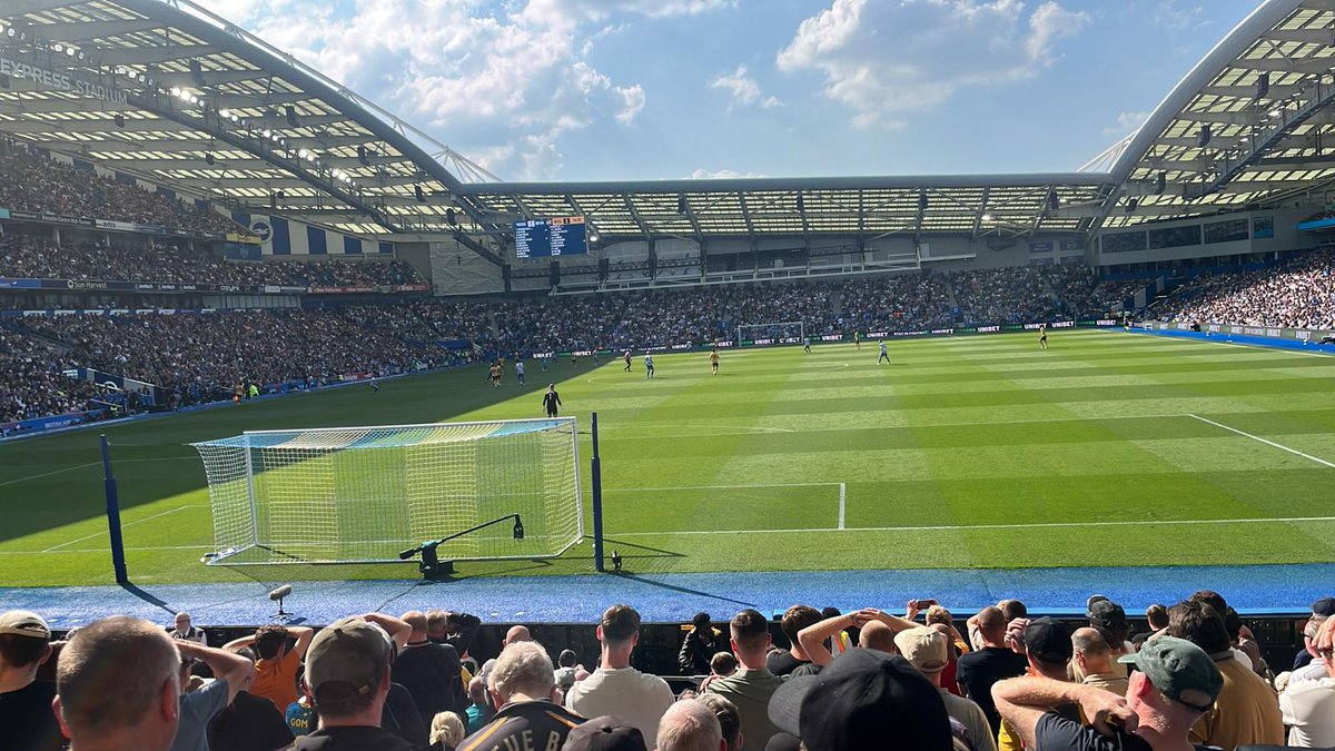 77ClubPodcast's tweet photo. Wouldn't surprise us if we see some of our players at the pub down the beach after this game 🏖 https://t.co/jYJBNiW1Bp