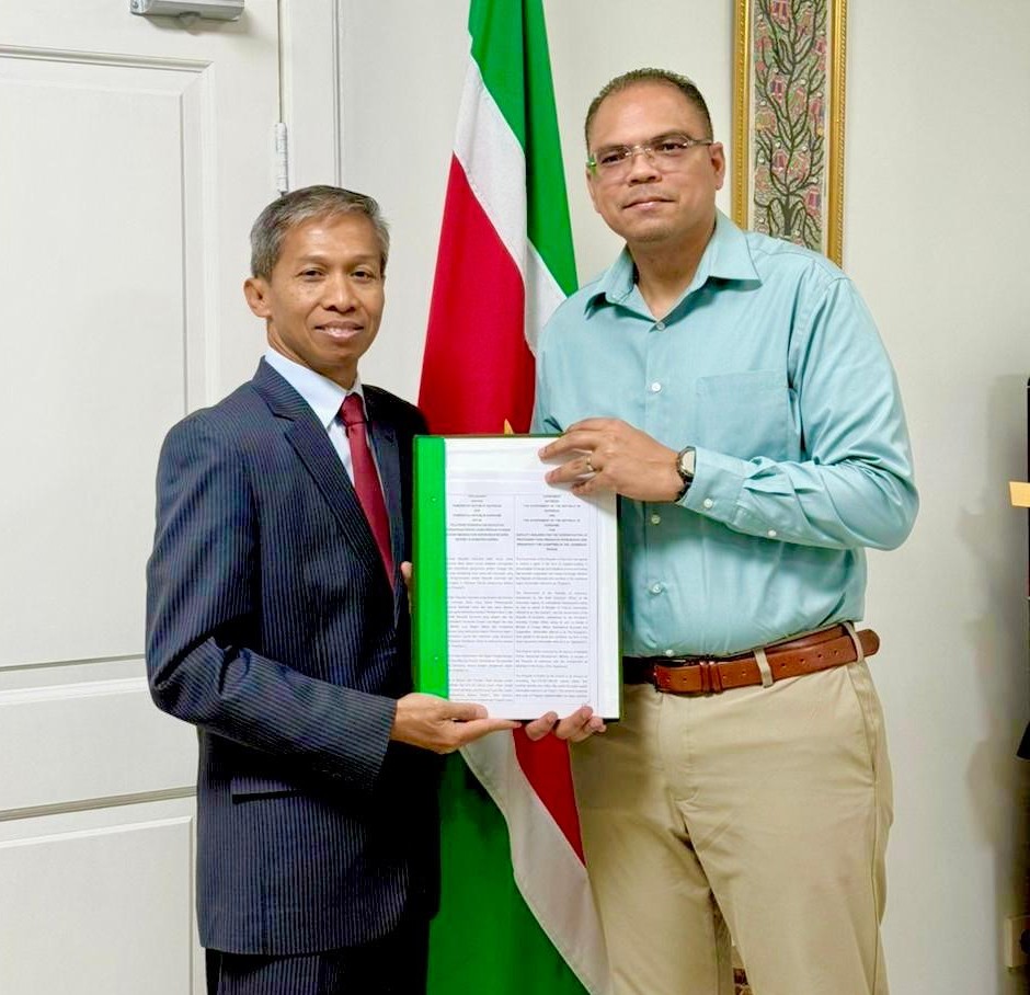 MOFASur's tweet photo. On Friday May 08, 2026, a Grant Agreement was signed between Suriname and Indonesia regarding food processing. 2 Suriname will participate. This agreement aligns with the national objectives aimed at sustainable food production and economic diversification. https://t.co/98VK32Xjvq