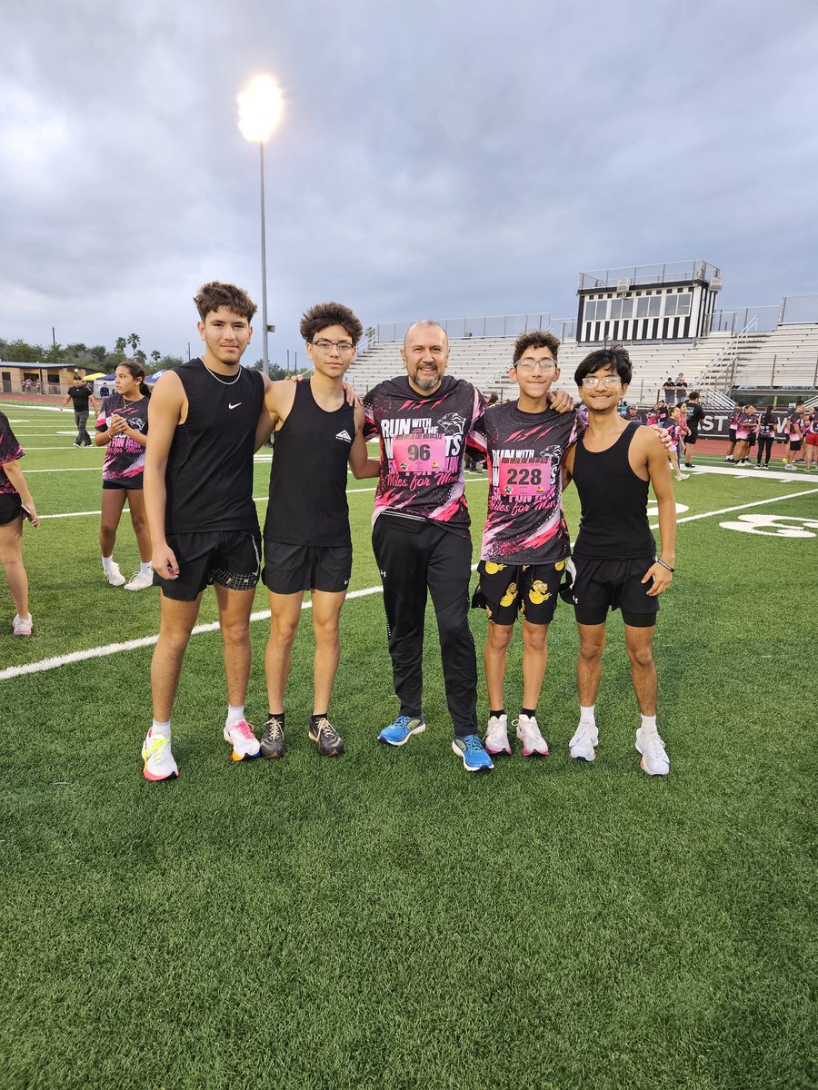 eastsiderunning's tweet photo. Our booster club put on an outstanding 5K event today. The "Run with the Wildcats" was a huge success. Some of our boys provided support our principal Dr. Gamboa. https://t.co/BYWRmQIIjI