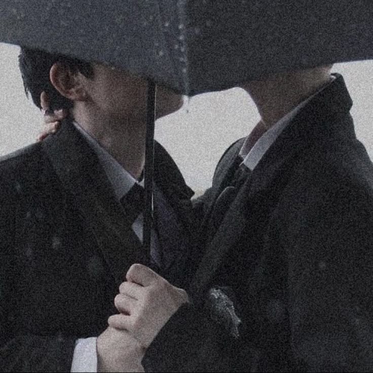 tomarryuri's tweet photo. MoM Tom Riddle being kind enough to help his secretary get home in the rain 😝 https://t.co/u36OR4avVs