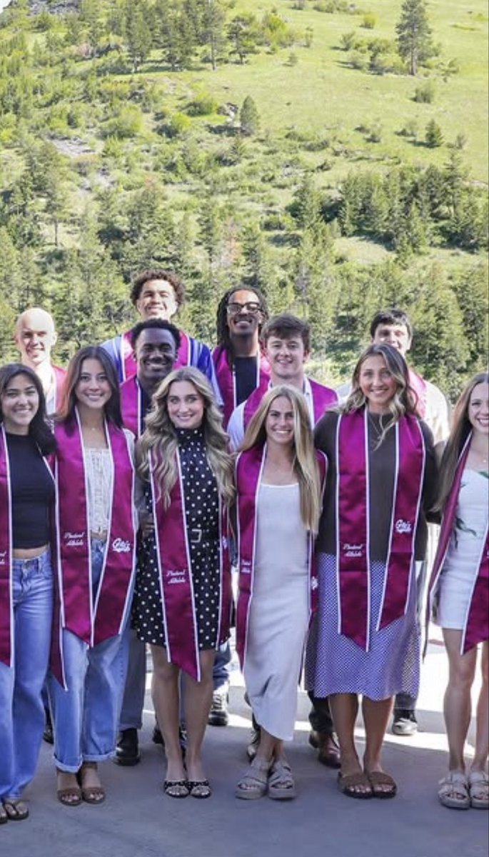 Coachbk_griz's tweet photo. Big Day for all our @umontana Graduates 🎓 A special congratulations to @eli_gillman &amp; @SliterGage 👍🏾 👏 Great people, teammates &amp; leaders on our team!  #Lifetime members of #TheFamilyYouChoose #WeAreMontana https://t.co/VF5yudBtnr