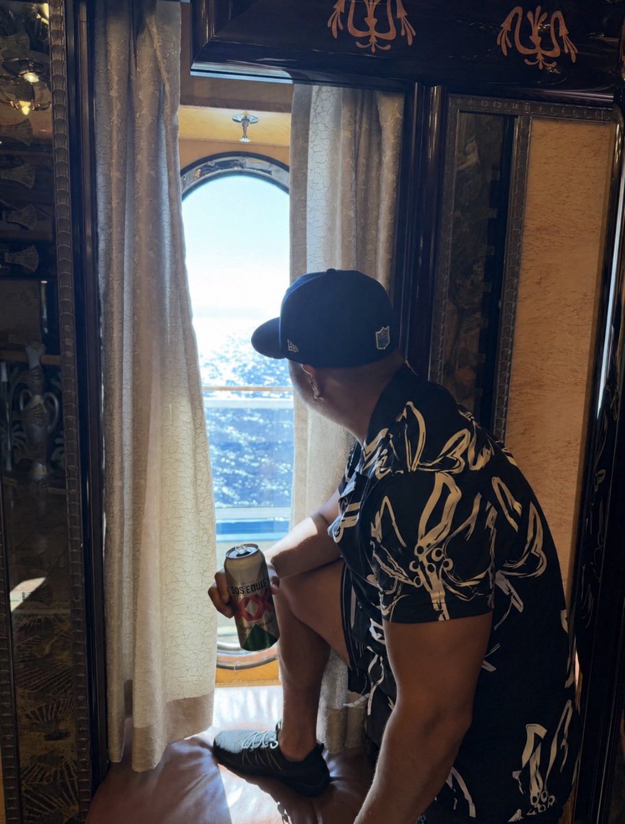 Starting the weekend! 🌴🛳️🛶⛵️🍻