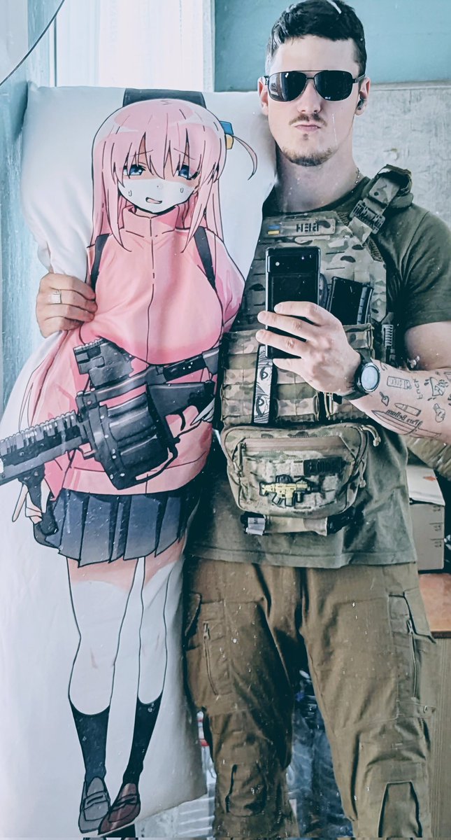 SergeantDickPic's tweet photo. Най буде срач. Що можете дати такому чоловіку як Я? https://t.co/Ydw2PvBHVR