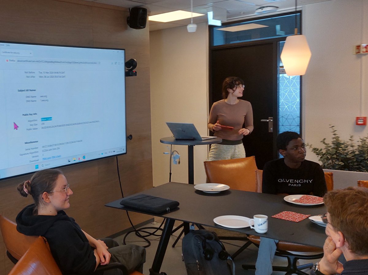 UiSIMF's tweet photo. David Ploog is sharing his expert knowledge about elliptic curve cryptography in an understandable way to master and PhD students as well as many curious colleagues; and there is yummy pizza ! 😃 https://t.co/M7SukbPf9Z