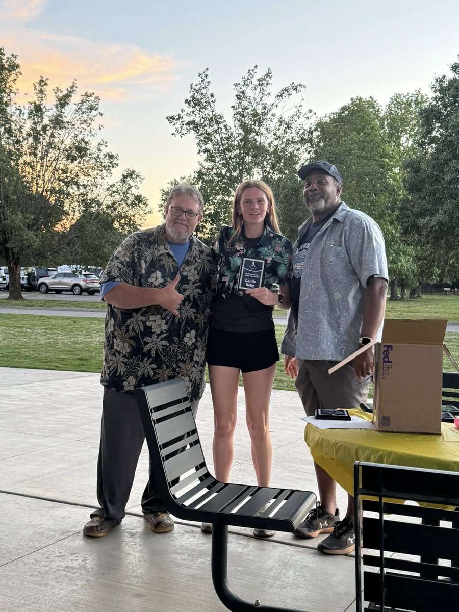 CaitlinKelly_0's tweet photo. We had our Grove Softball banquet this week to cap off 4 years for middle school softball. Even though I started the year as the starting catcher, I played wherever asked. I won the Outfielder and Hitter award for my play on the field. https://t.co/10n1CcXyFb