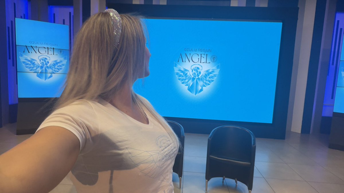 DjGiuliaRegain's tweet photo. Ogni tappa della #GmagicStory prende vita su Teleromagna a”Oggi parliamo di”
tra gioia, emozioni e approfondimenti insieme a Luciano Poggi del programma Luoghi & Misteri ✨
📺 Questa sera alle ore 20:00 parleremo di ANGEL e del suo videoclip.
🔁 Repliche:
• Lunedì 11 alle ore 18:00
• Martedì 12 alle ore 23:30
@Teleromagna