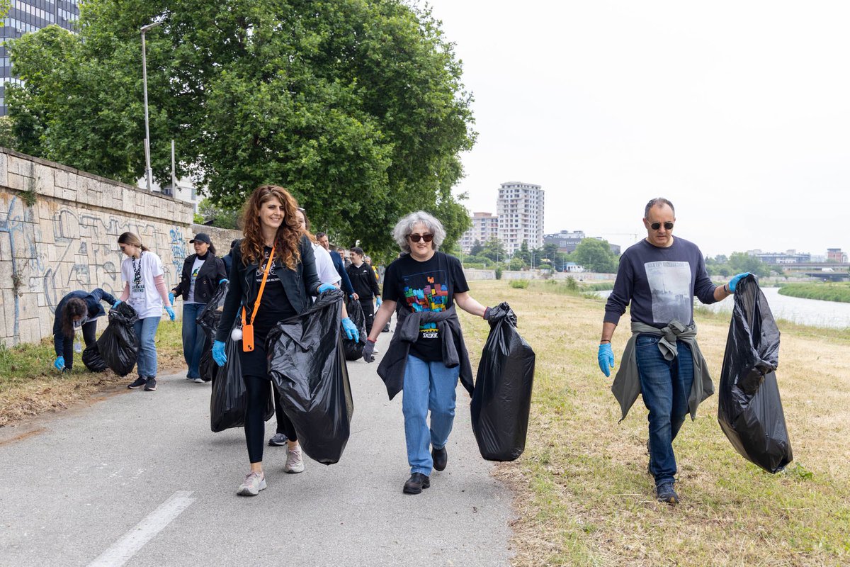 NLinSkopje's tweet photo. Together with our partners from @Pivara_Skopje we joined the clean up action on the Vardar quay. We collected plastics, car parts and even an entire mattress! Keeping our city clean is a joint responsibility and small actions can lead to big changes!

 #NLinMK #weshinetogether https://t.co/gtxzuw0Wiq