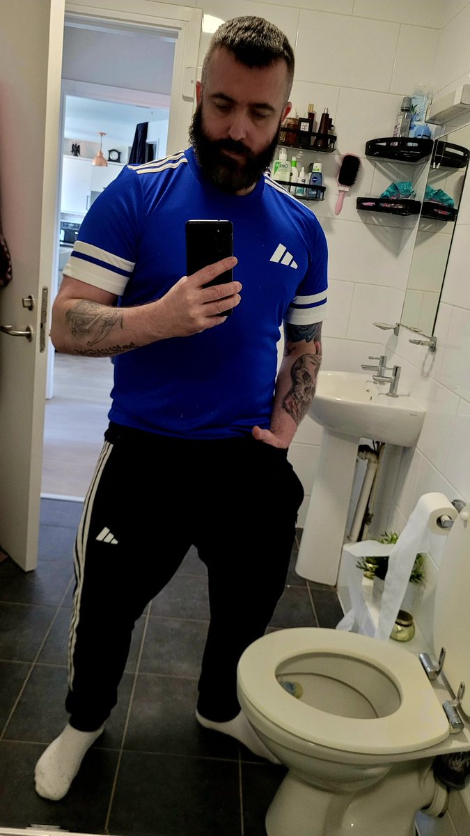 Irish___apple44's tweet photo. slaves pm me https://t.co/3Z3bsXaIej