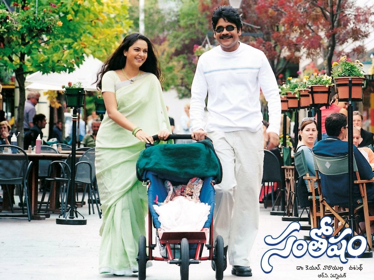 iamSunakar's tweet photo. #24YearsOfSantosham film 🎆🎆

Santhosham film revitalized 👑@iamnagarjuna sir's career and huge blockbuster after series of flops 🥰😍

@iamgracysingh
#Shriya
@rppatnaik
@DurgaArts
#Dasaradh
#Santosham
#Santhosham https://t.co/Gmdpy75Nia