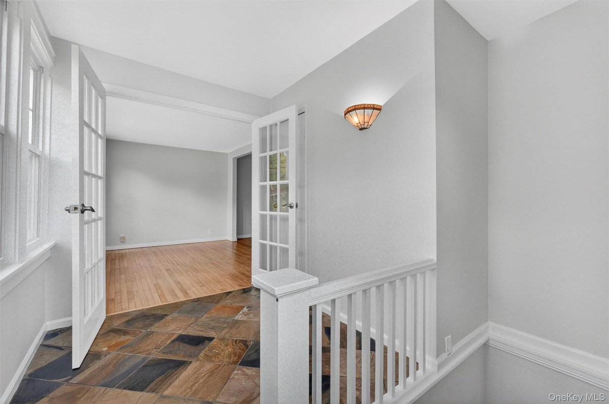 CampanelliMaria's tweet photo. 175 Seward Street, Buchanan, NY, 10511
3 bed | 2 bath 2469 Sq. Ft.
Active | 600000
https://t.co/dRPuawFf42
Updated 1940's Colonial set on .25 acres in the Village of Buchanan, backing to school grounds and ball fields. The main level features a spacious entry foyer with French... https://t.co/jFhLs6t45a