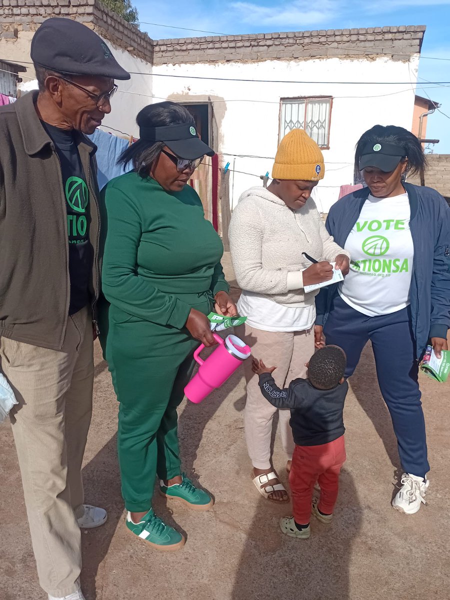 MCActionSA's tweet photo. Ward 27 Branch Chairperson Eggie Mandla led today’s successful membership campaign and pamphlet distribution drive, engaging with residents and strengthening support on the ground. Action and service delivery remain at the heart of Ward 27. 💚
#ActionSA #Ward27 #MembershipDrive # https://t.co/EOL2bQSxXb