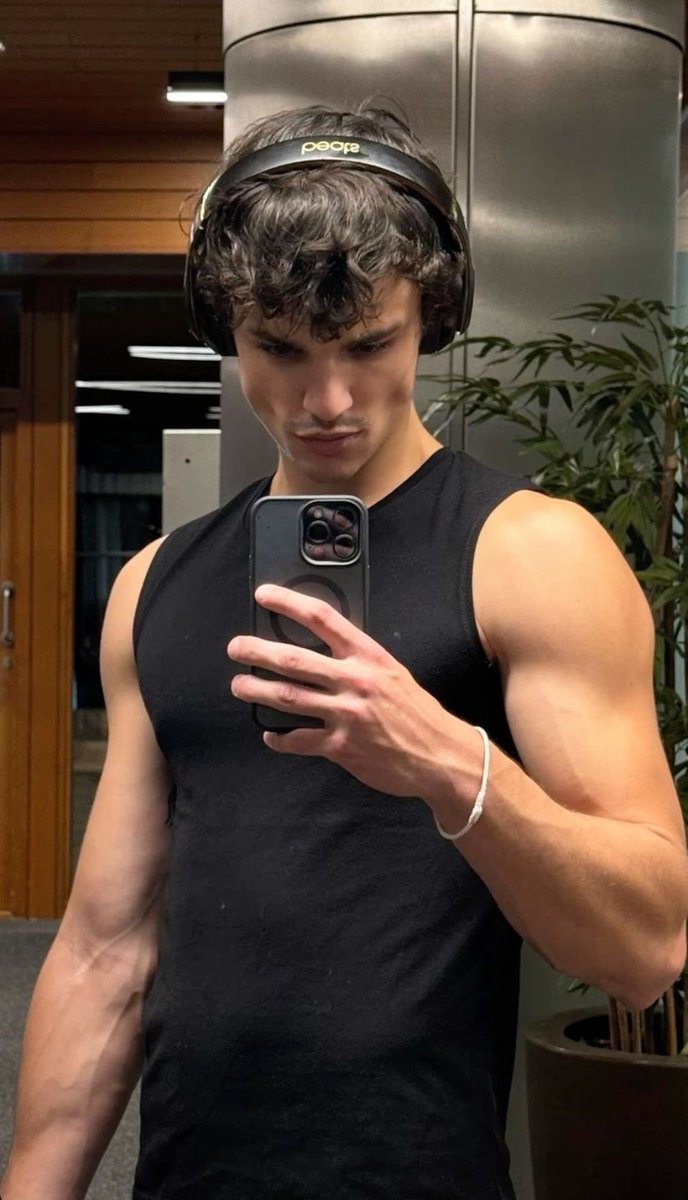 ozempirex's tweet photo. ㅤ
                 
                        Oz, popular college student
                              not new to rp, like/rt.

ㅤ https://t.co/MVotJUdpCe