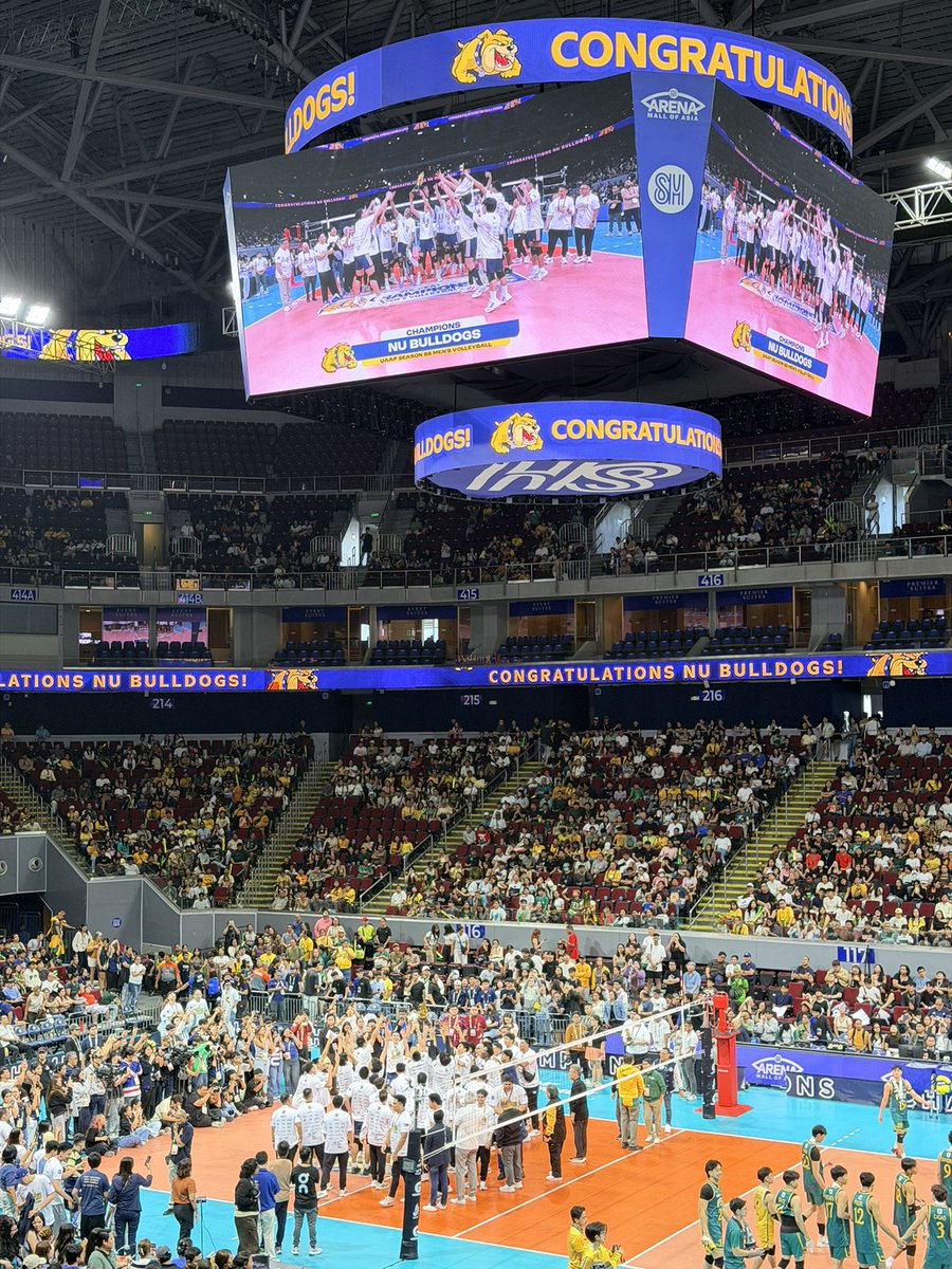 asvelasquezz's tweet photo. UAAP Finals Game 2 💙💚 https://t.co/nxbo1cHbe5