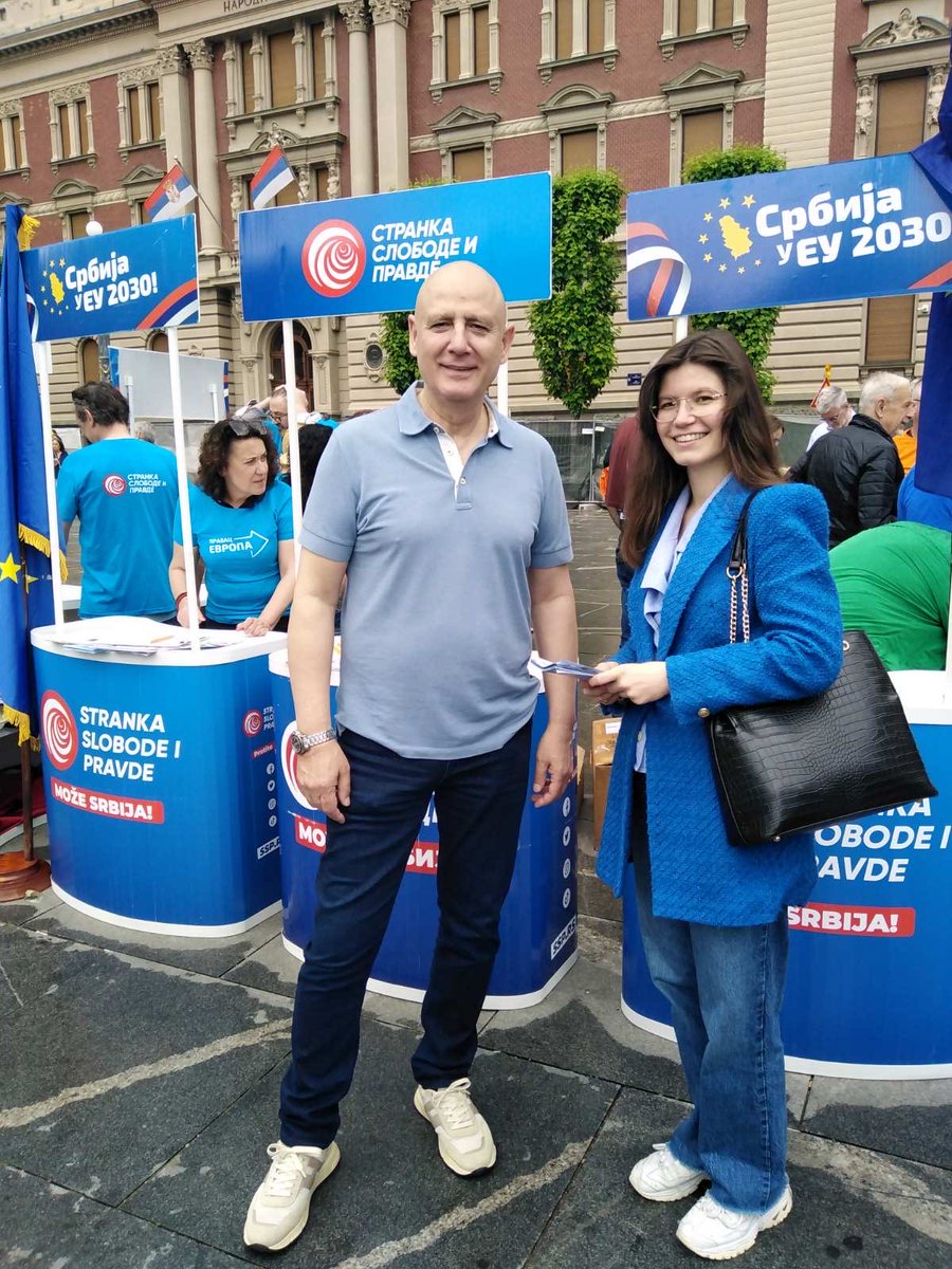 grboviccemilija's tweet photo. Srećan svima Dan Evrope! Baš bih želela da nove mlade generacije zavole ideju Evrope kao što sam je zavolela ja.

Sa @SaStaroGrada danas na Trgu Republike.

🇷🇸 u 🇪🇺 do 2030! https://t.co/24FbUFtOs3