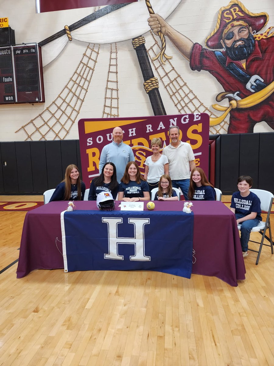 KeiraBrogan2026's tweet photo. Fun experience having signing day with my teammates at high school! Can't wait for the next chapter! @HCSBCHARGERS @Kyle_coachK https://t.co/ABVMqtWsGk